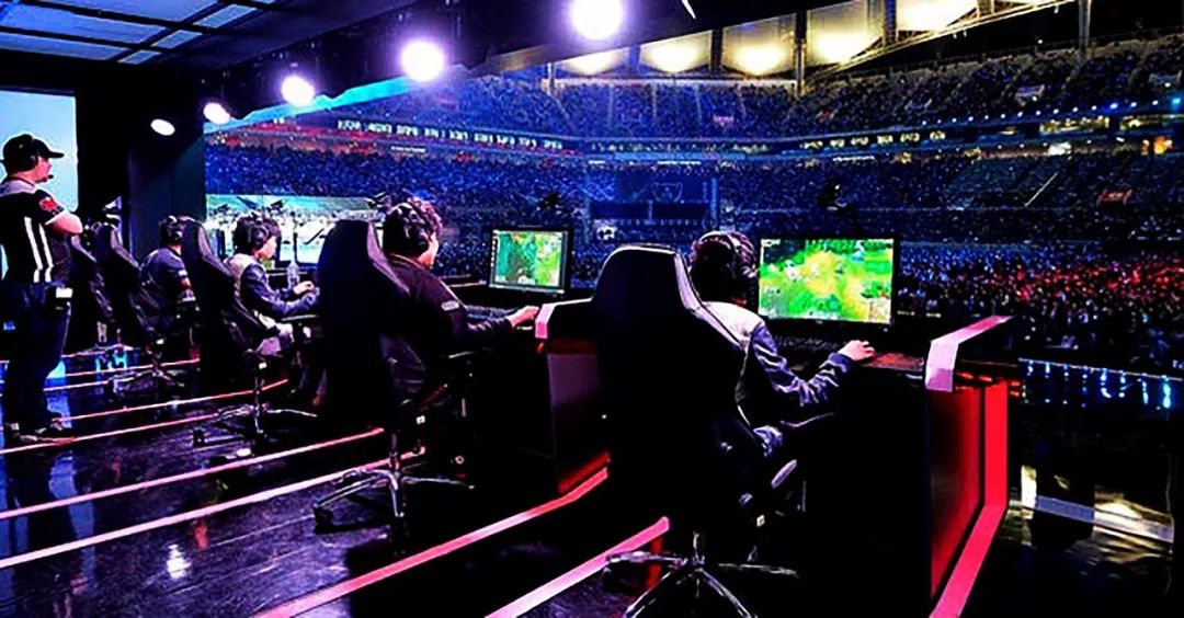 随着新一届 随着新一届